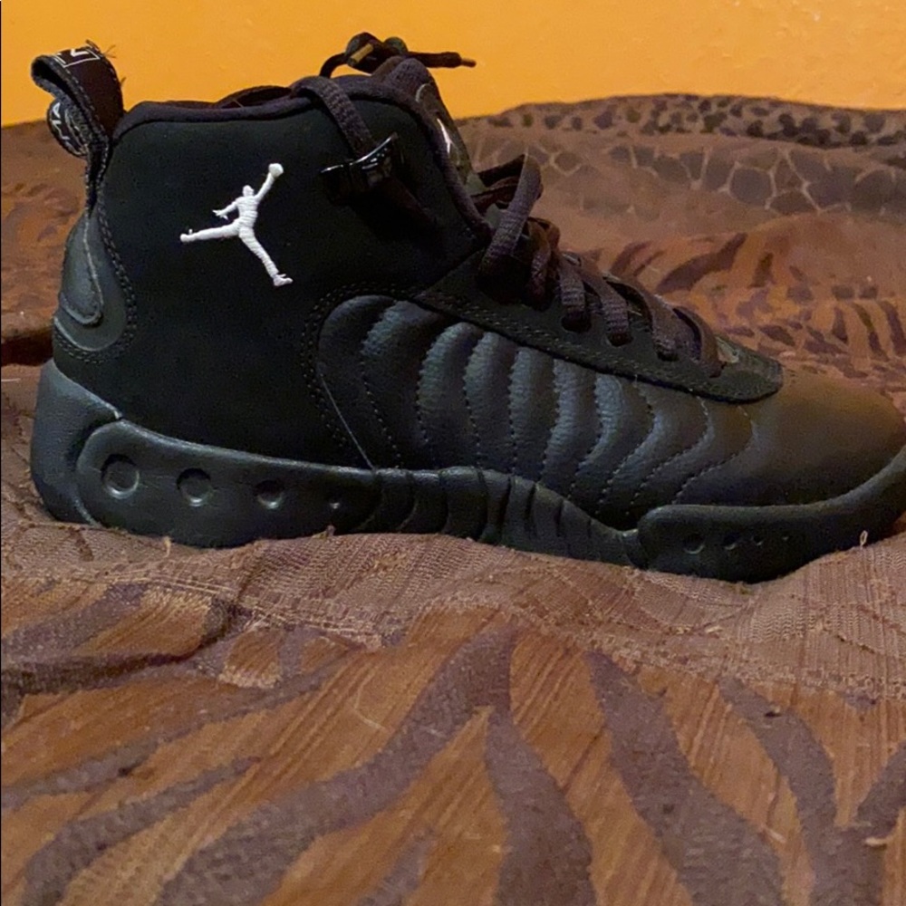 Size 4 Air Jordan’s Jump Man boys shoes
